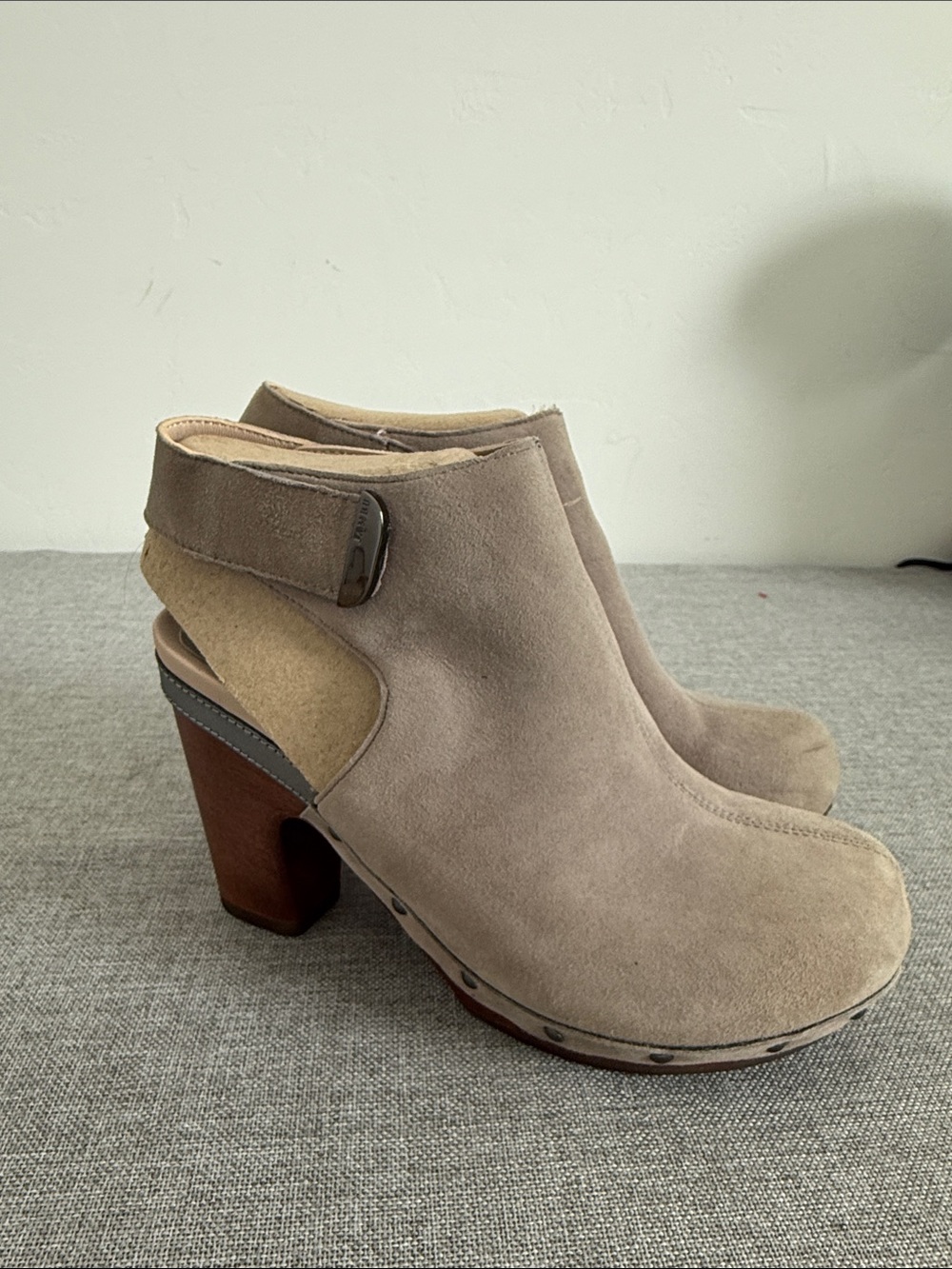 Jambu Colette Leather Platform Clog Booties Gray Taupe Wood Heel
NWOT - Picture 3 of 13